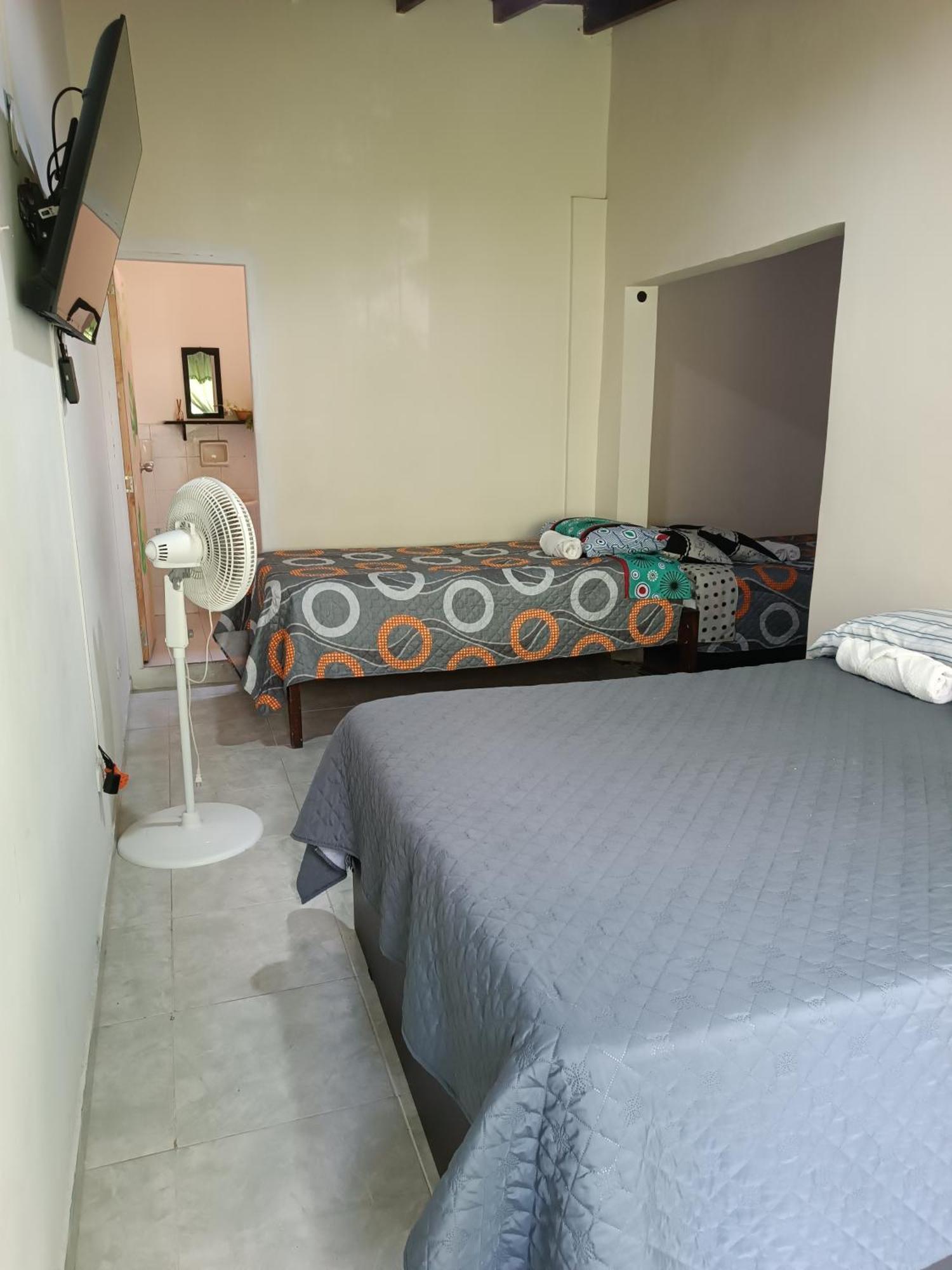 Pa Pasiar Hostal Медельїн Номер фото