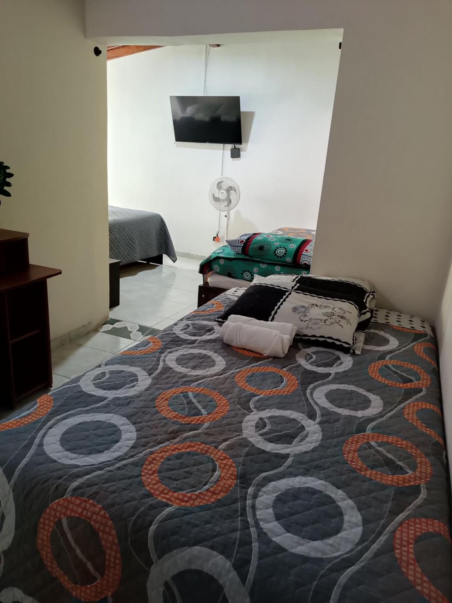 Pa Pasiar Hostal Медельїн Номер фото
