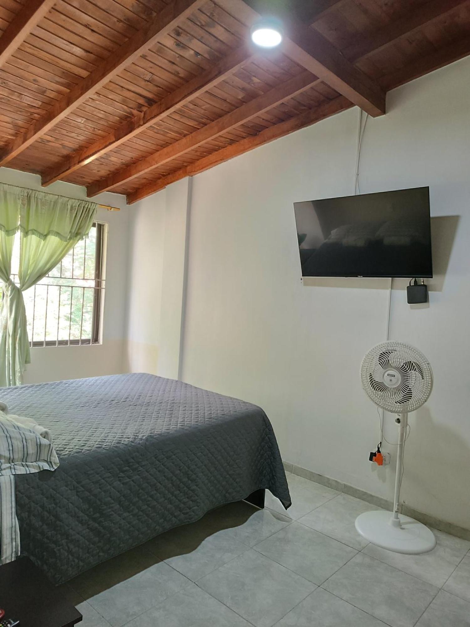 Pa Pasiar Hostal Медельїн Номер фото